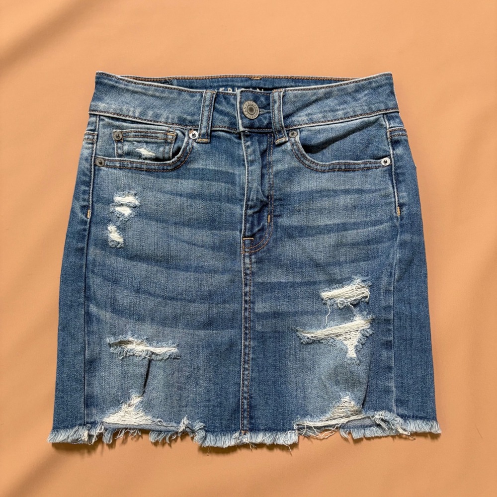 American Eagle Hi-Rise Mini Distressed Denim Skirt Super‎ Stretch Sz 00 Festival